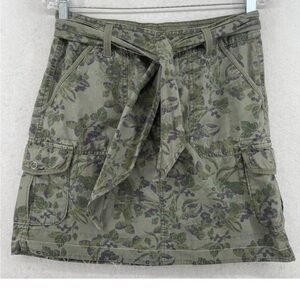 Eddie Bauer floral cargo skirt.Size 12.